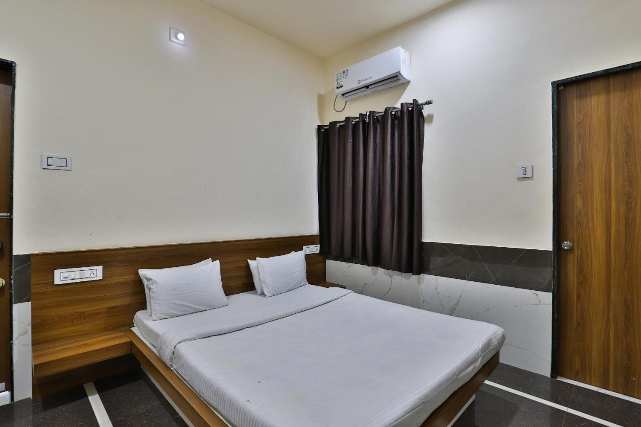 Spot On 37366 Hotel Mahalaxmi Dwārka Exteriör bild